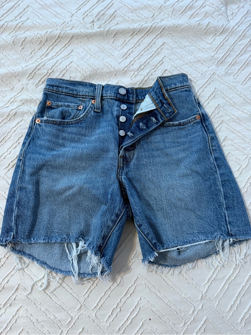 Classic High-Rise Levi’s Blue Denim Women's Shorts size 25/26